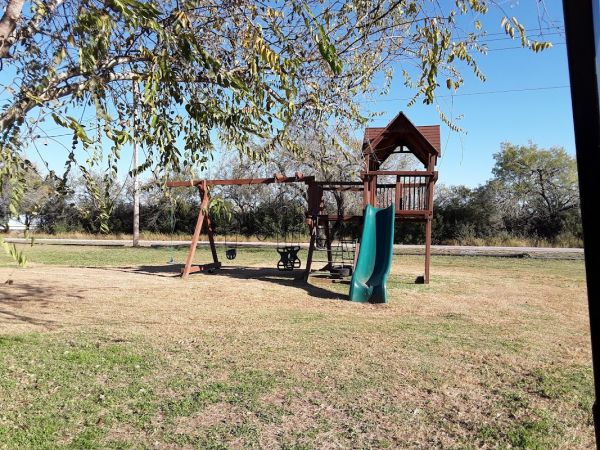 Reba's Rock-N-Rose RV Park