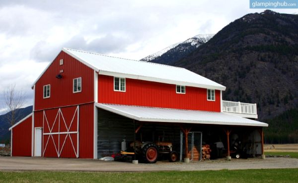Big Red Barn Homestead With Hookups