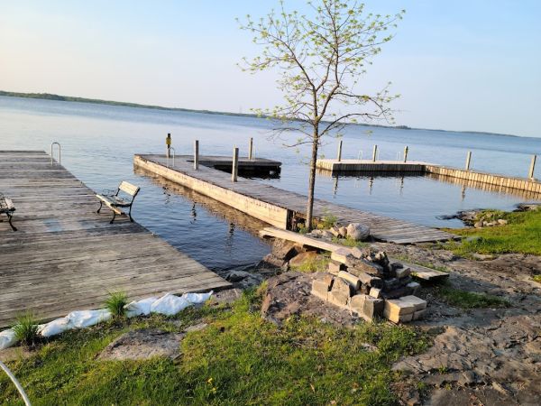 The Lakeview RV Sites and Cabins